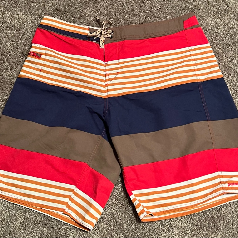 Patagonia wavefarer board shorts size 38